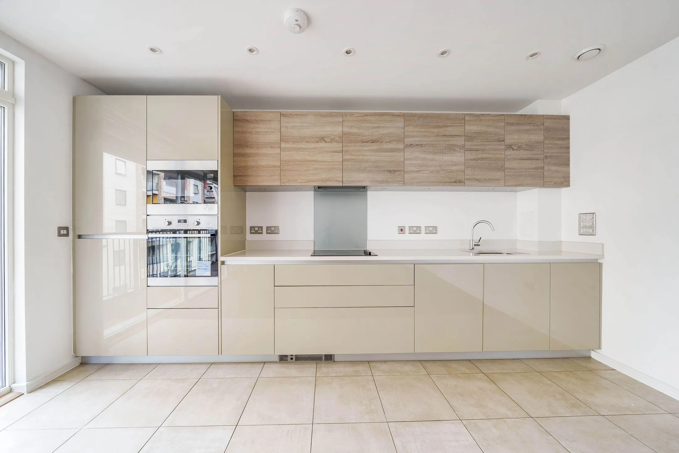 Flat Palmerston Road in Greater London