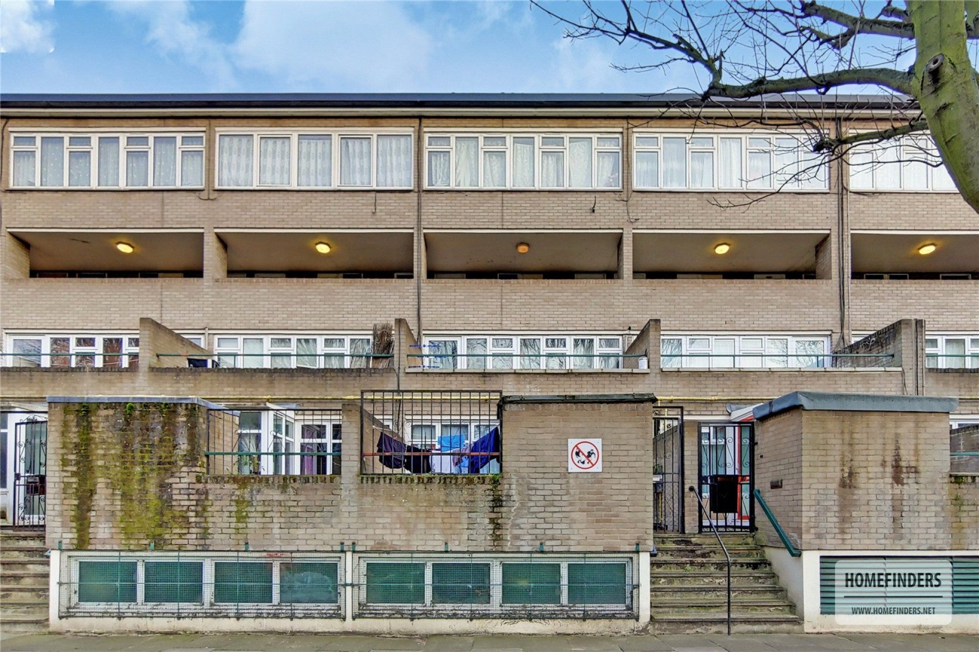 Flat Pembury Road in Greater London