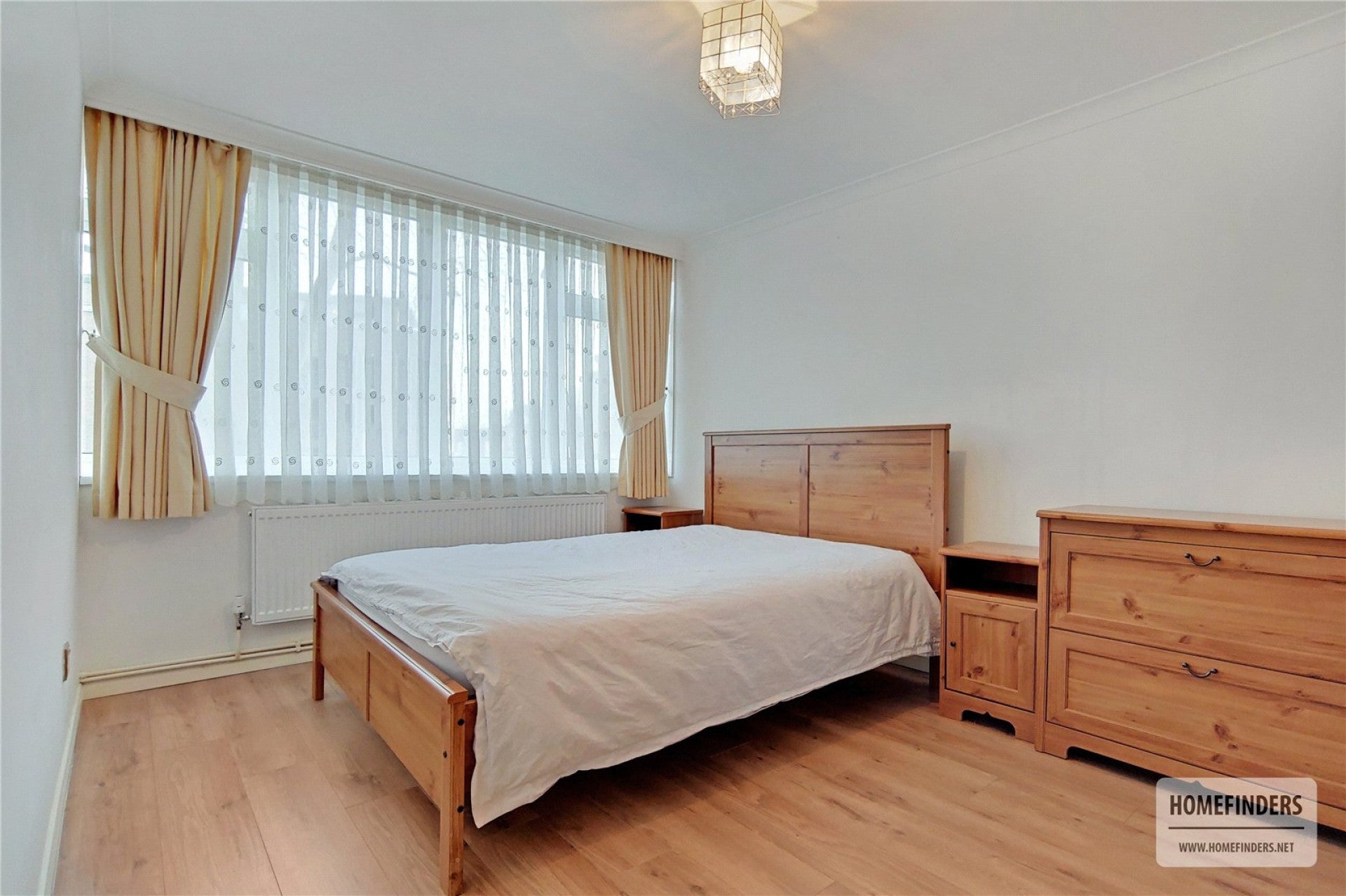 Flat Pembury Road in Greater London