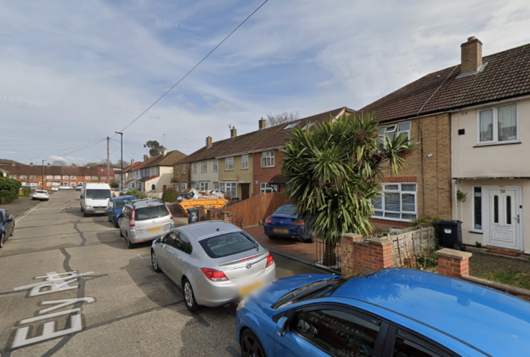 Flat Ely Road in Greater London