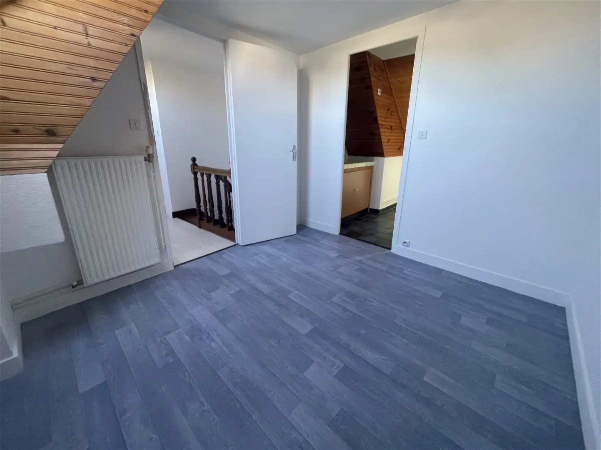 Flat Rue Pierre Ballue in Descartes