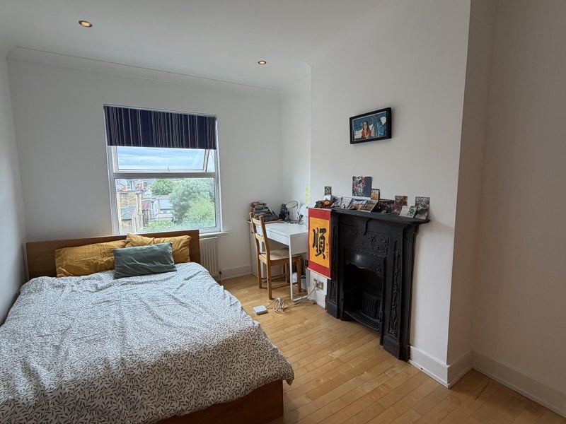 Room Acton Lane in Greater London