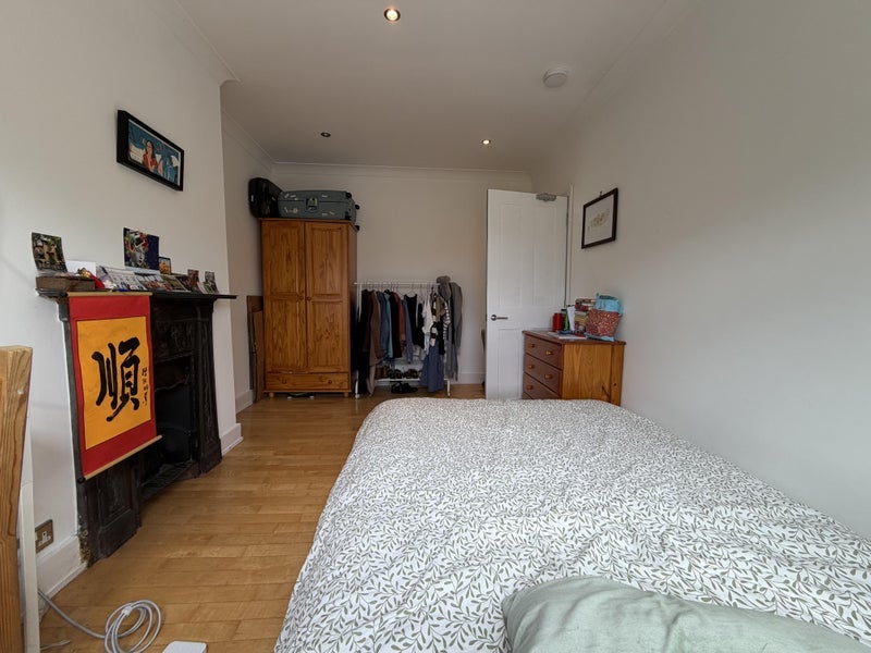 Room Acton Lane in Greater London