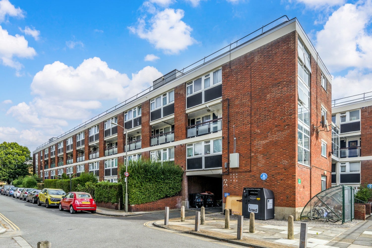 Flat Searles Close in Greater London
