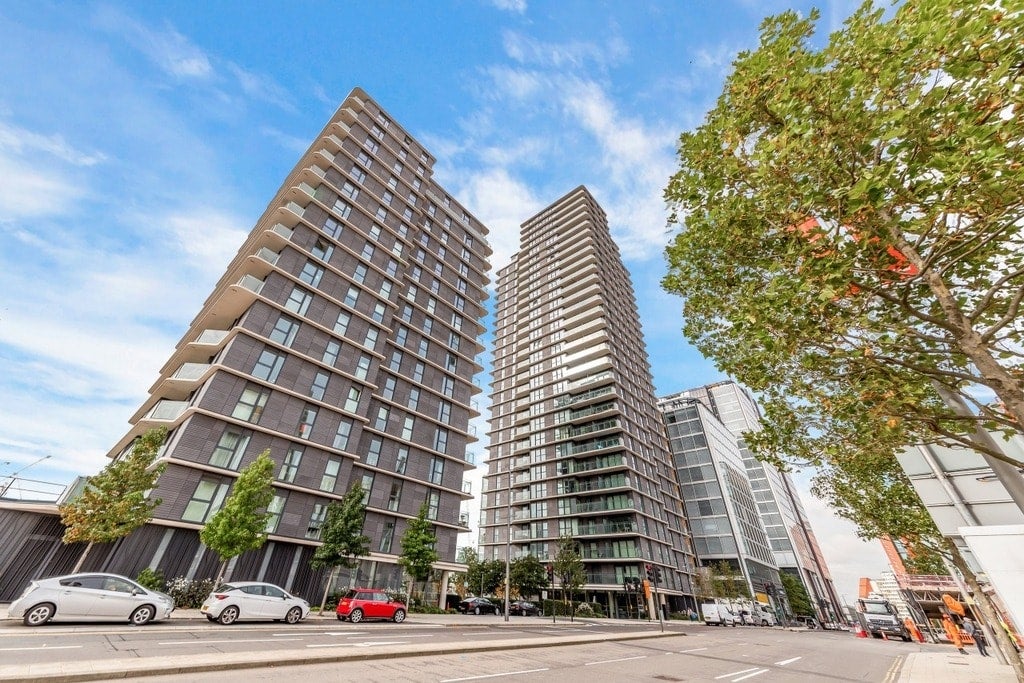 Flat Westfield Avenue in Greater London