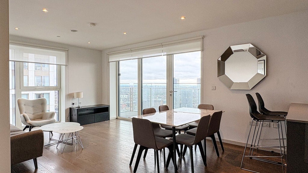 Flat Westfield Avenue in Greater London