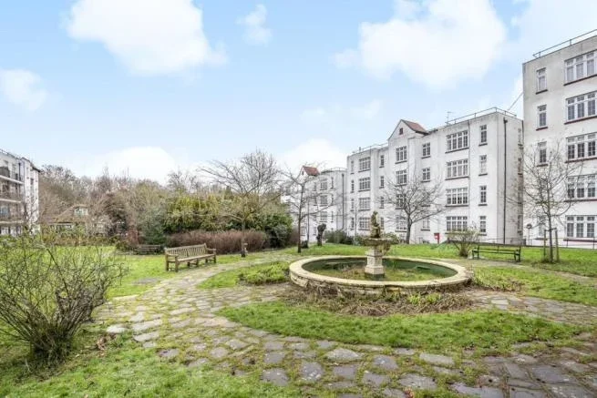 Flat Makepeace Avenue in Greater London