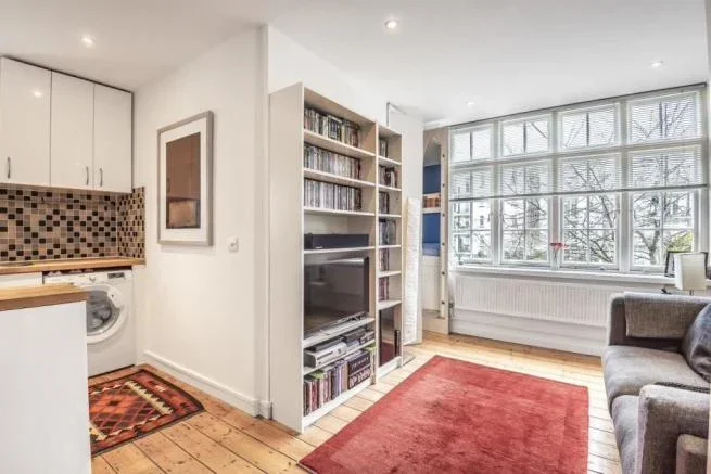 Flat Makepeace Avenue in Greater London