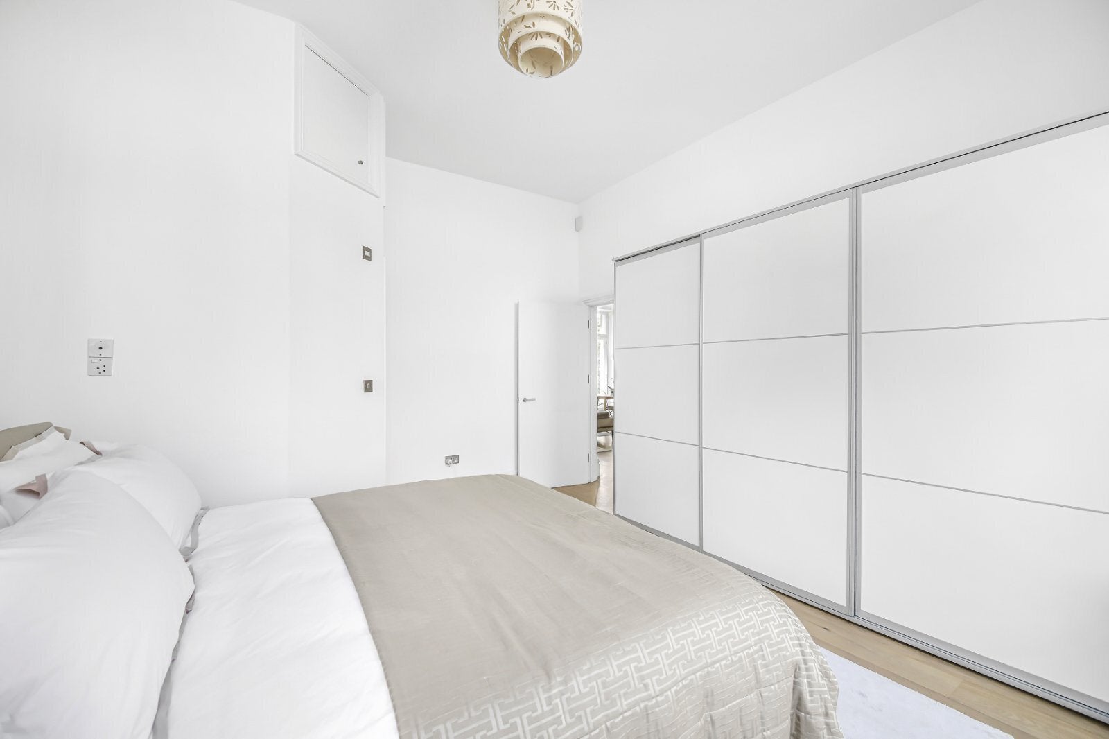 Flat Regent's Park Road in Greater London