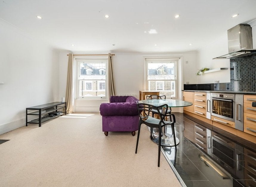 Flat Hogarth Road in Greater London