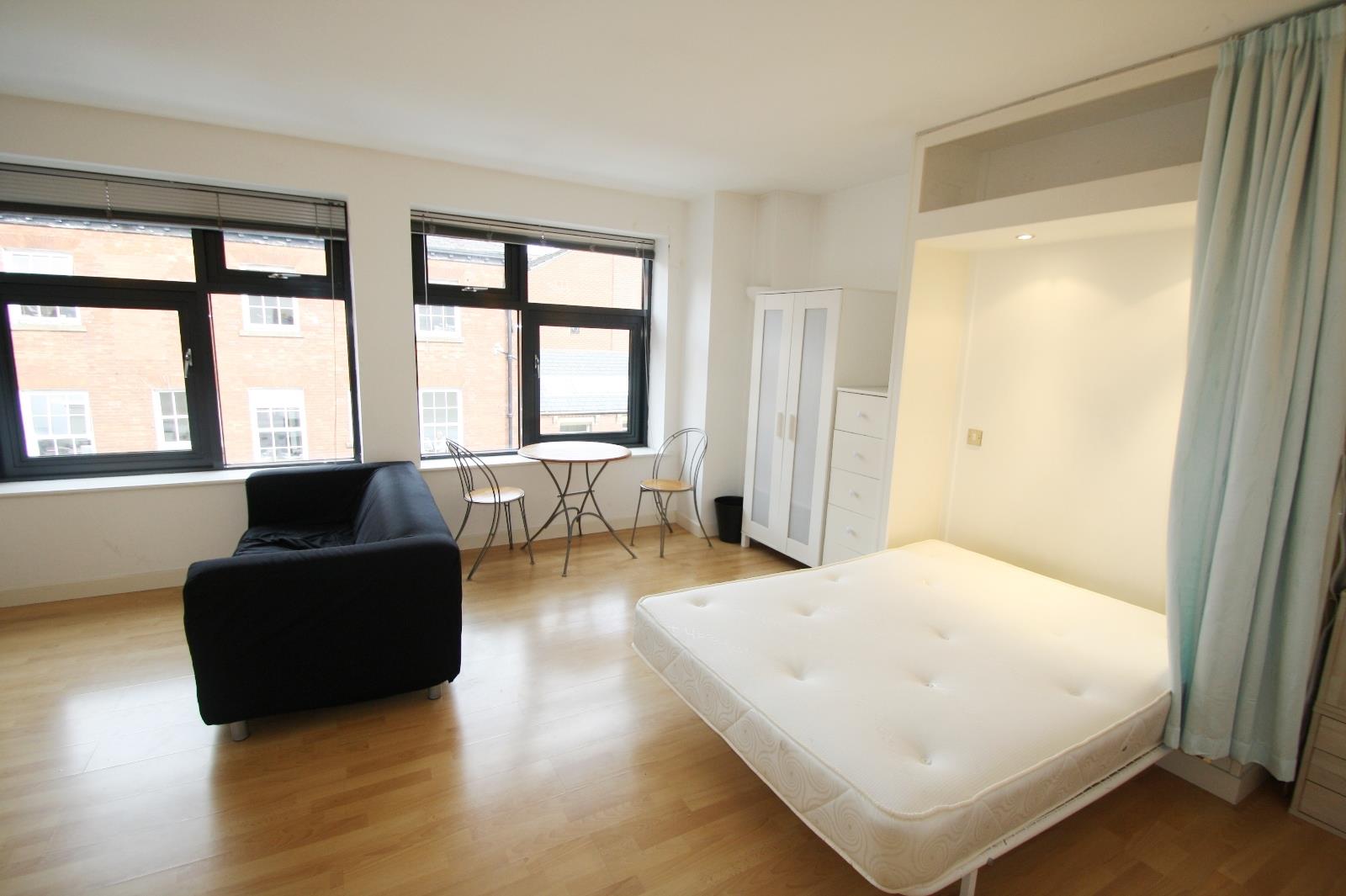 Flat York Place in Leeds