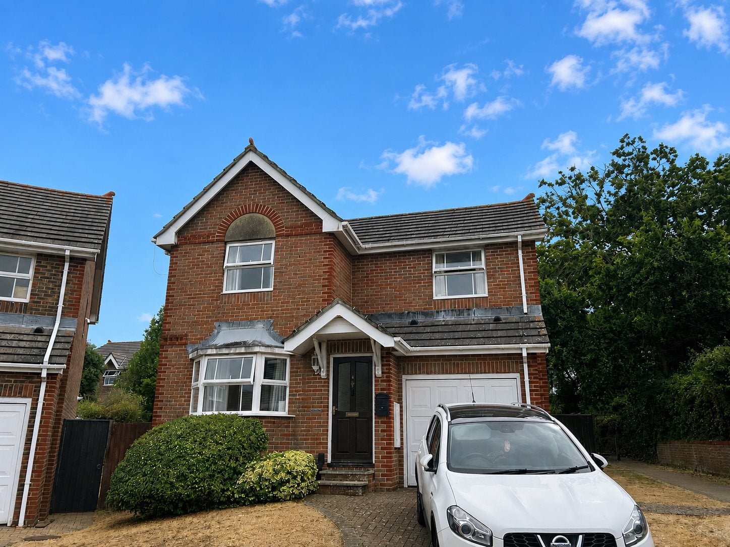 House Granary Close in Ryde