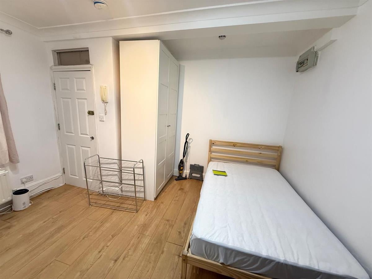 Flat Oakley Square in Greater London