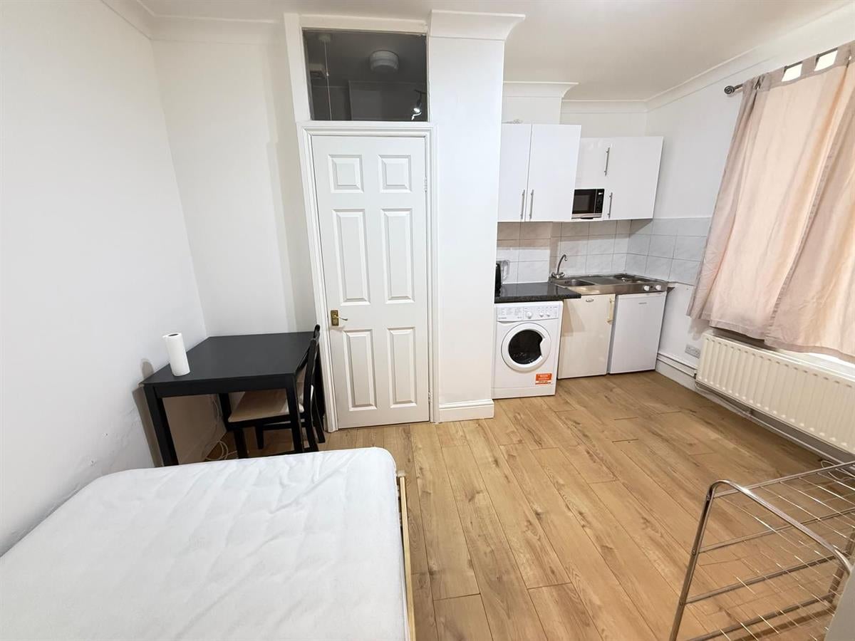 Flat Oakley Square in Greater London