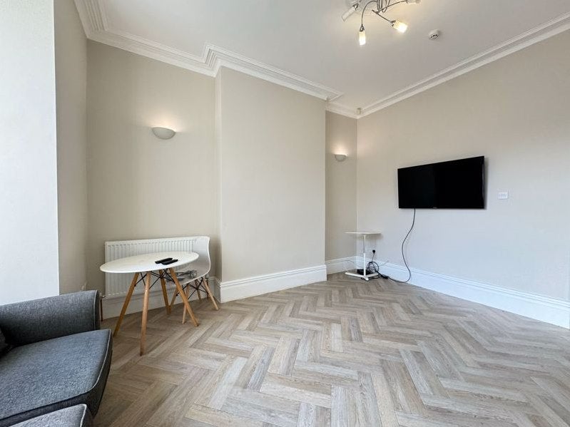 Room Wyresdale Road in Bolton