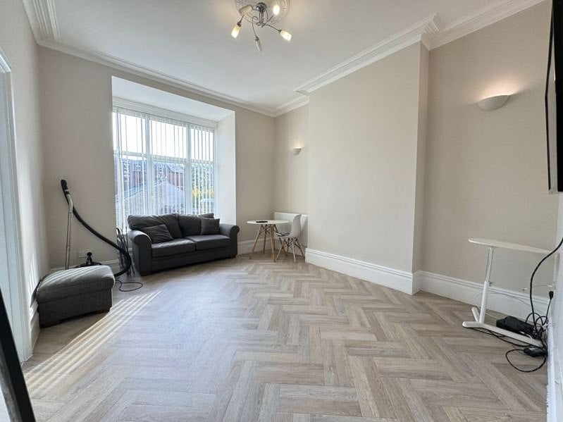 Room Wyresdale Road in Bolton