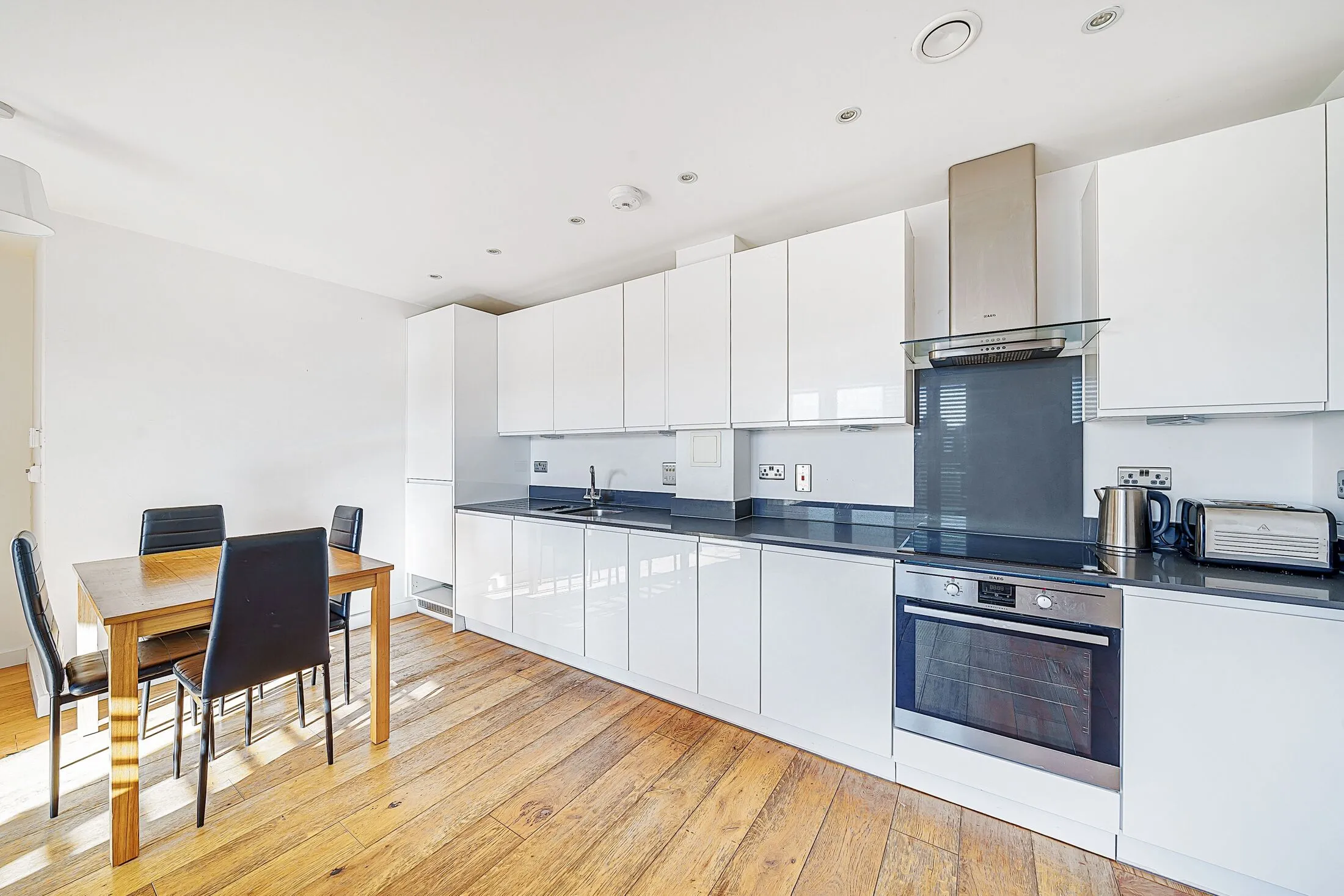 Flat Pelton Road in Greater London