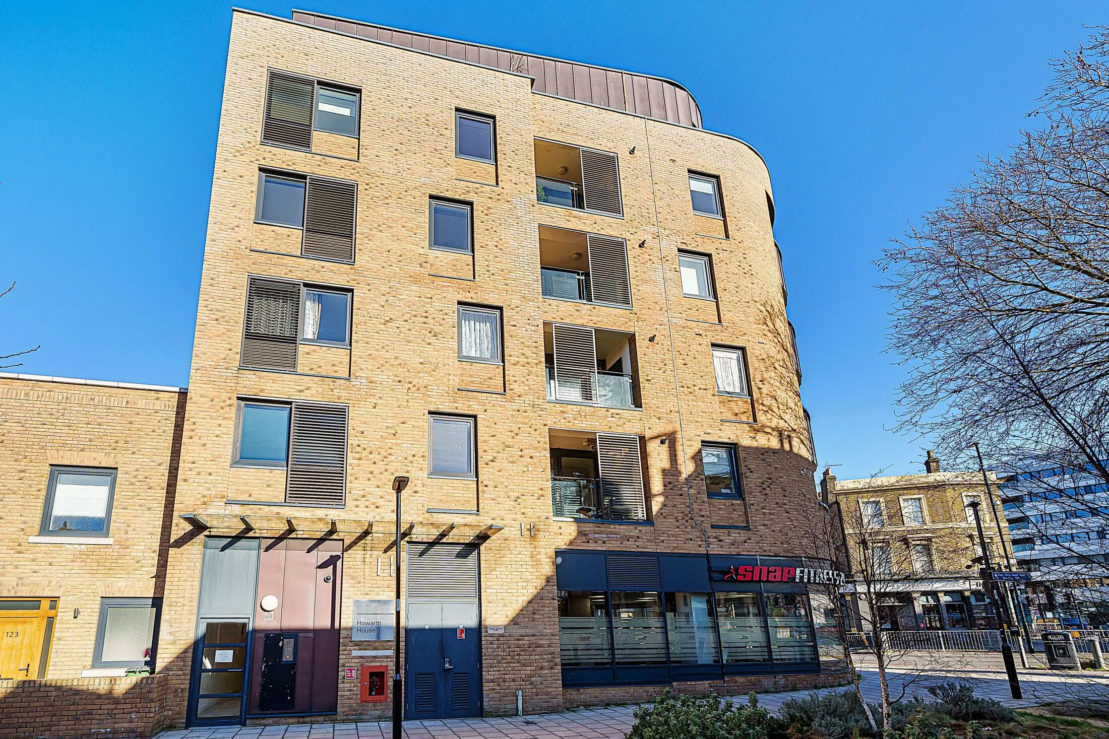 Flat Pelton Road in Greater London