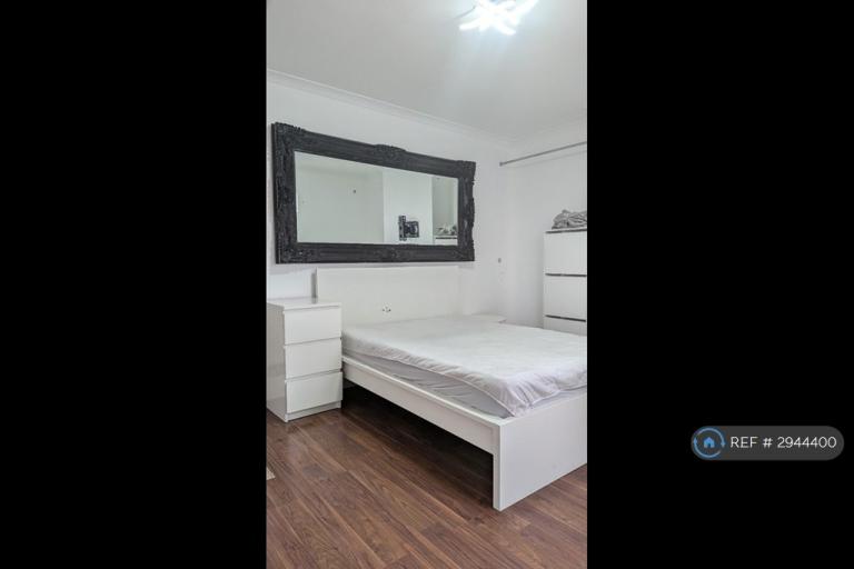 Room North Road in Greater London