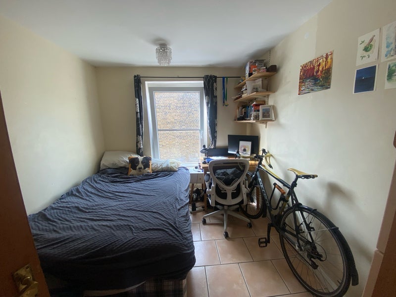 Room Silverthorne Road in Greater London