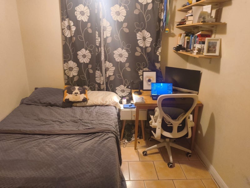 Room Silverthorne Road in Greater London