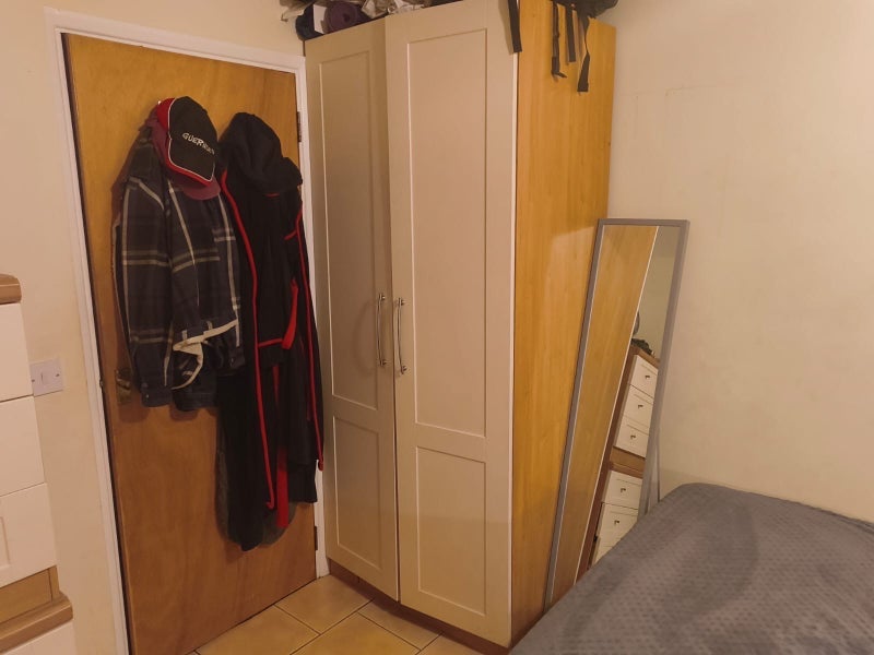 Room Silverthorne Road in Greater London