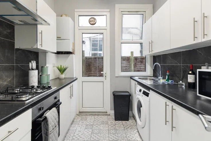 Flat Crouch Road in Greater London