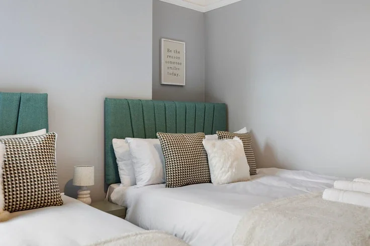 Flat Crouch Road in Greater London