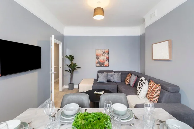 Flat Crouch Road in Greater London