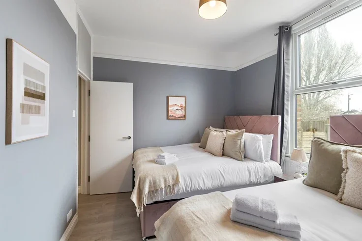 Flat Crouch Road in Greater London