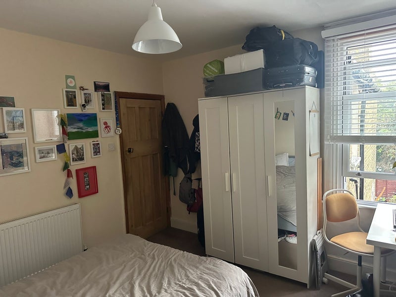 Room Kingscourt Road in Greater London