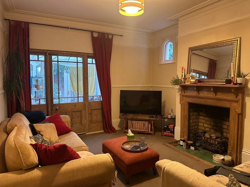 Room Kingscourt Road in Greater London