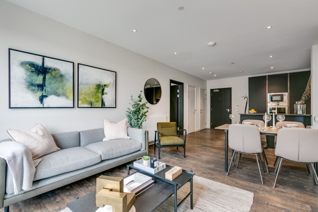 Flat Berkeley Avenue in Greater London