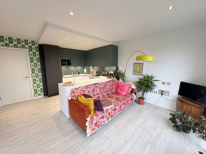 Room Forbes Lane in Greater London