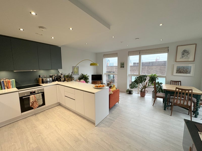 Room Forbes Lane in Greater London