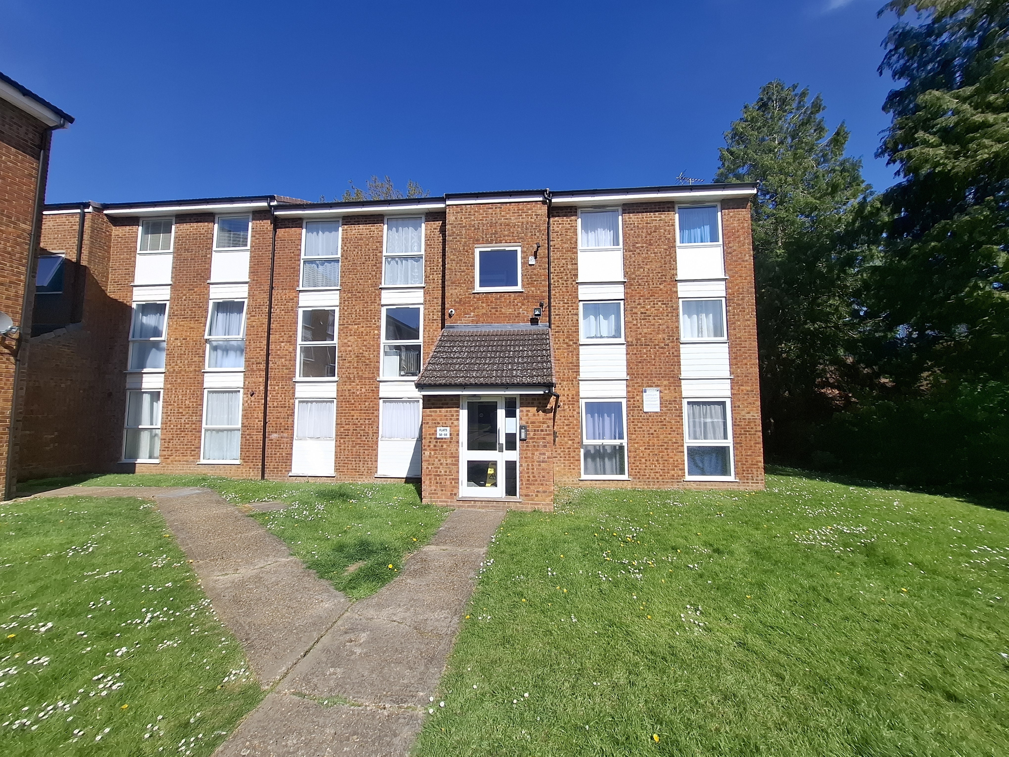 Flat Arkley Road in Dacorum