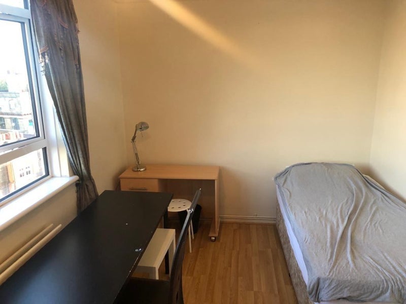 Room Mount Pleasant in Greater London