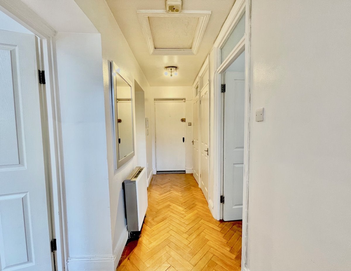 Flat Crothall Close in Greater London