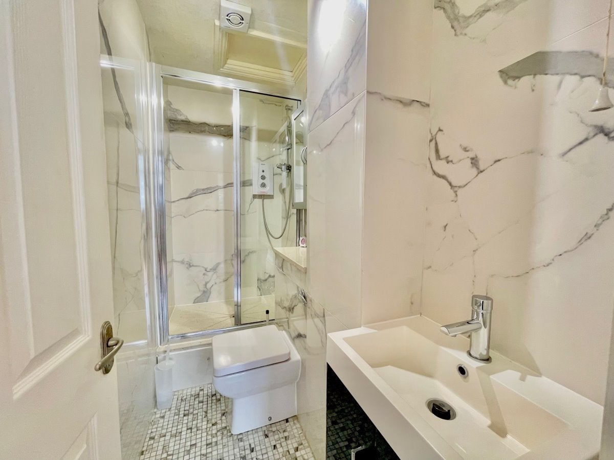 Flat Crothall Close in Greater London