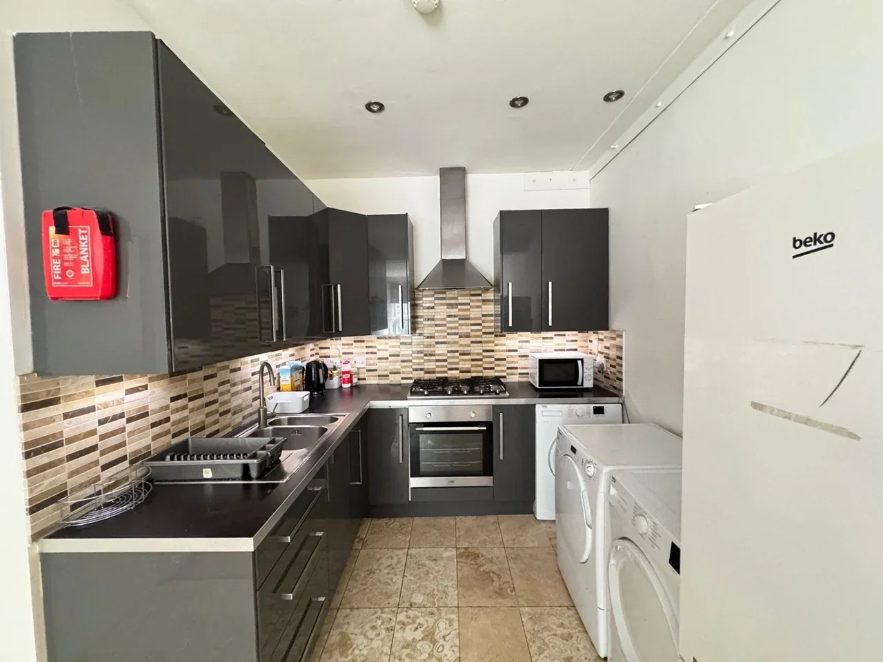 Room Burdett Road in Greater London
