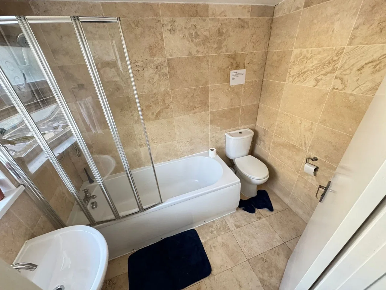 Room Burdett Road in Greater London