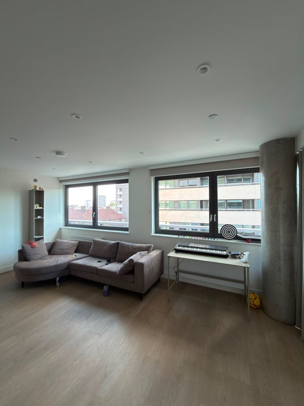 Room High Road Wembley in Greater London