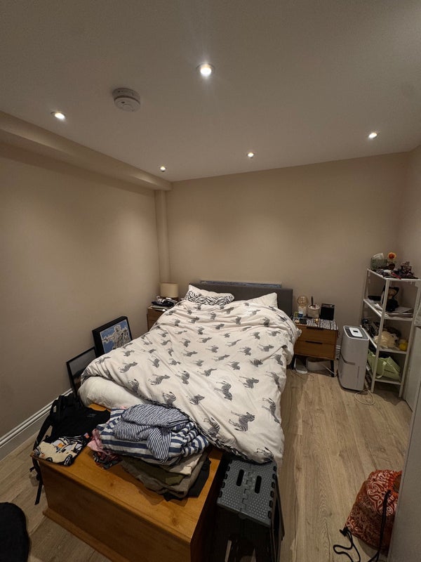Room Offley Road in Greater London