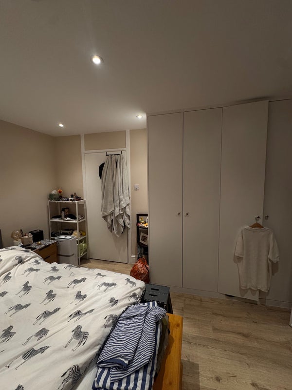 Room Offley Road in Greater London