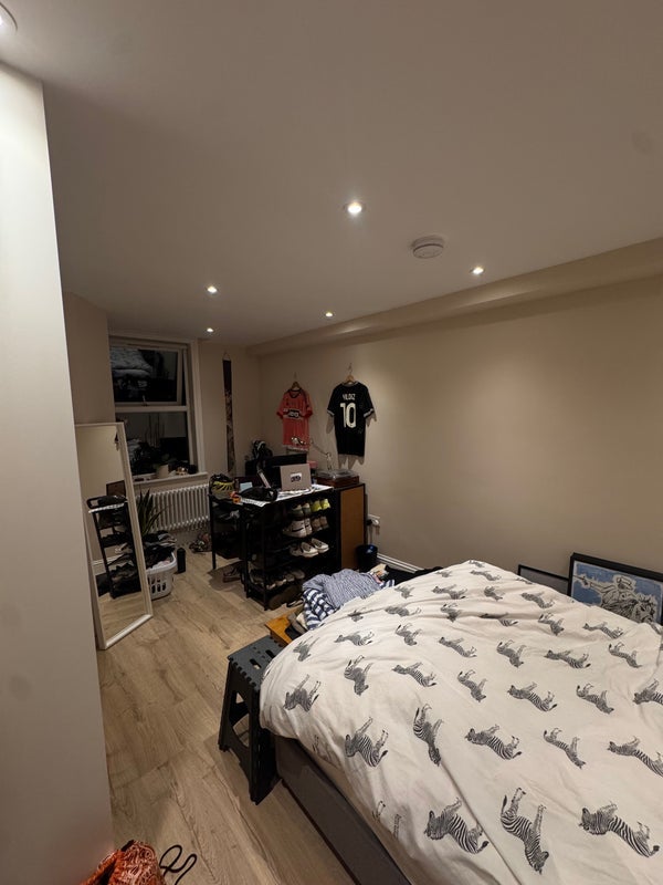Room Offley Road in Greater London