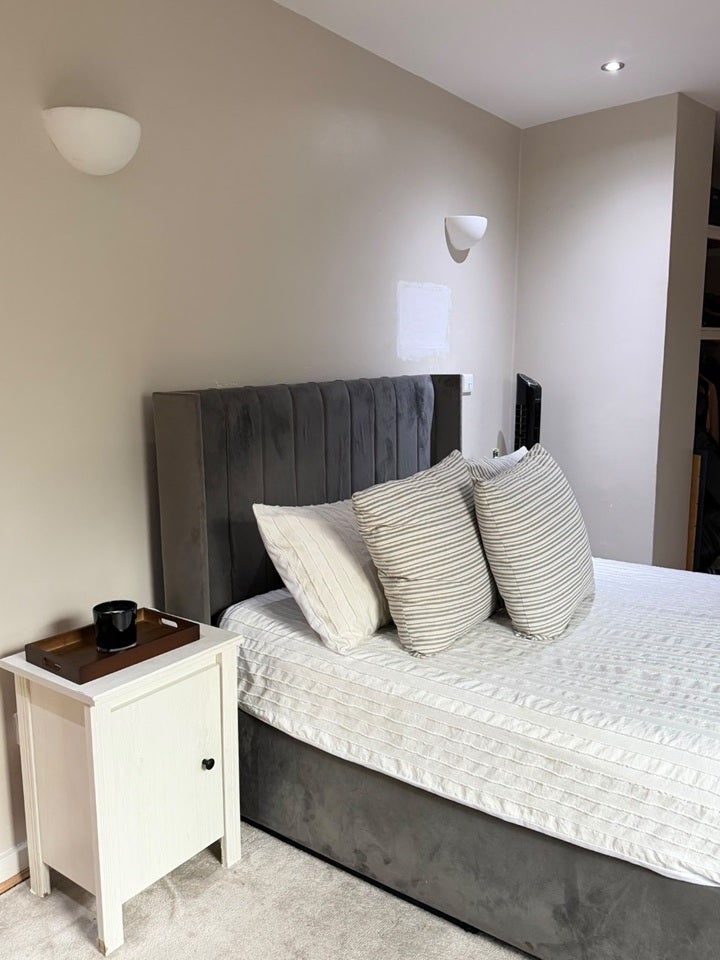 Room Plassy Road in Greater London