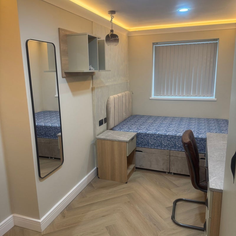 Room Tiverton Road in Birmingham