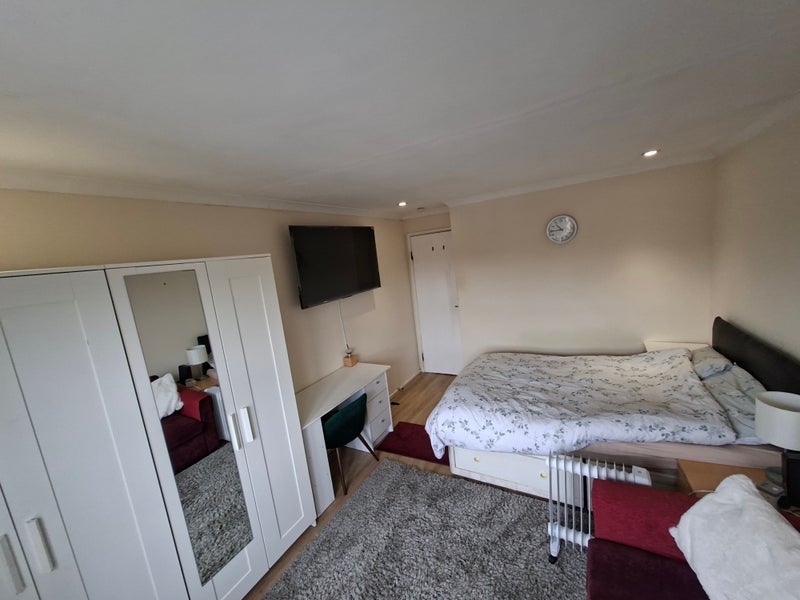 Room Turnstone Close in Greater London