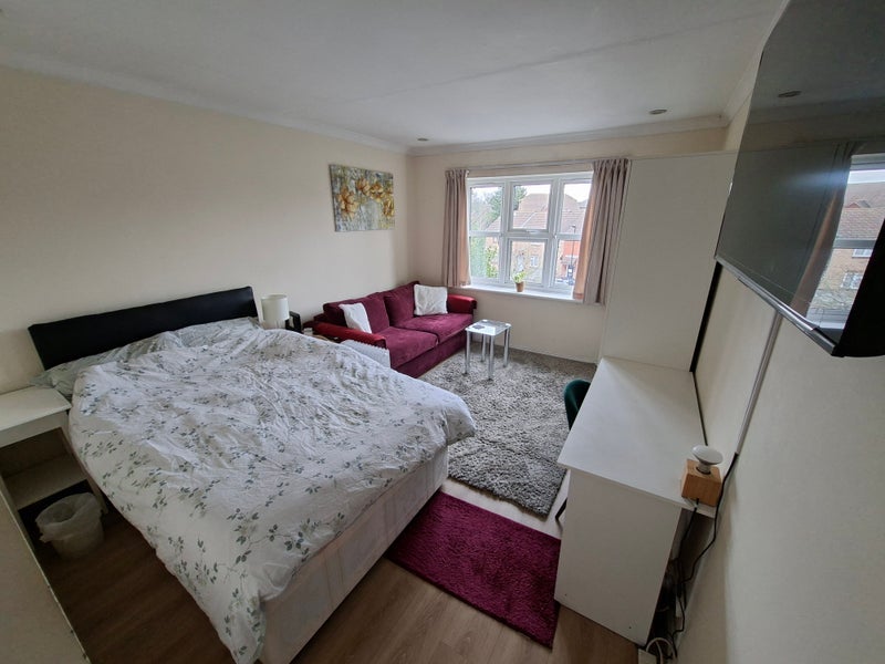 Room Turnstone Close in Greater London