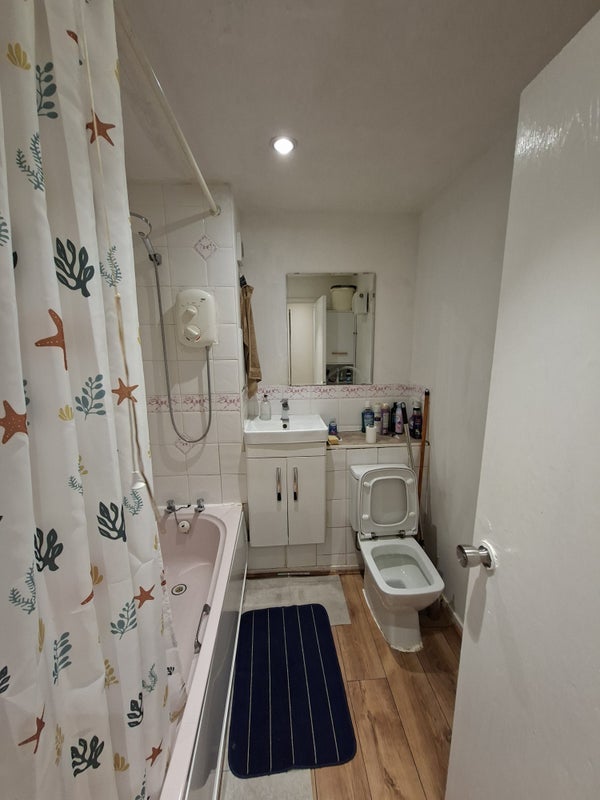 Room Turnstone Close in Greater London